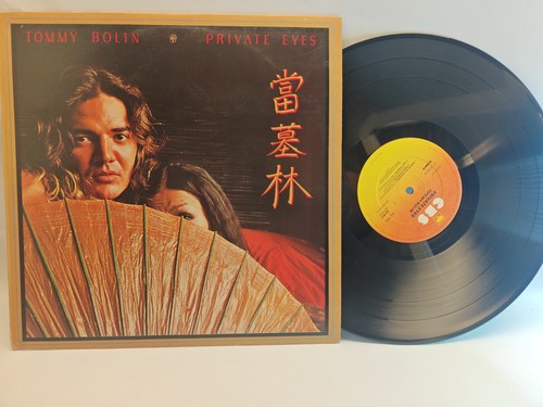 Private eyes tommy - private,